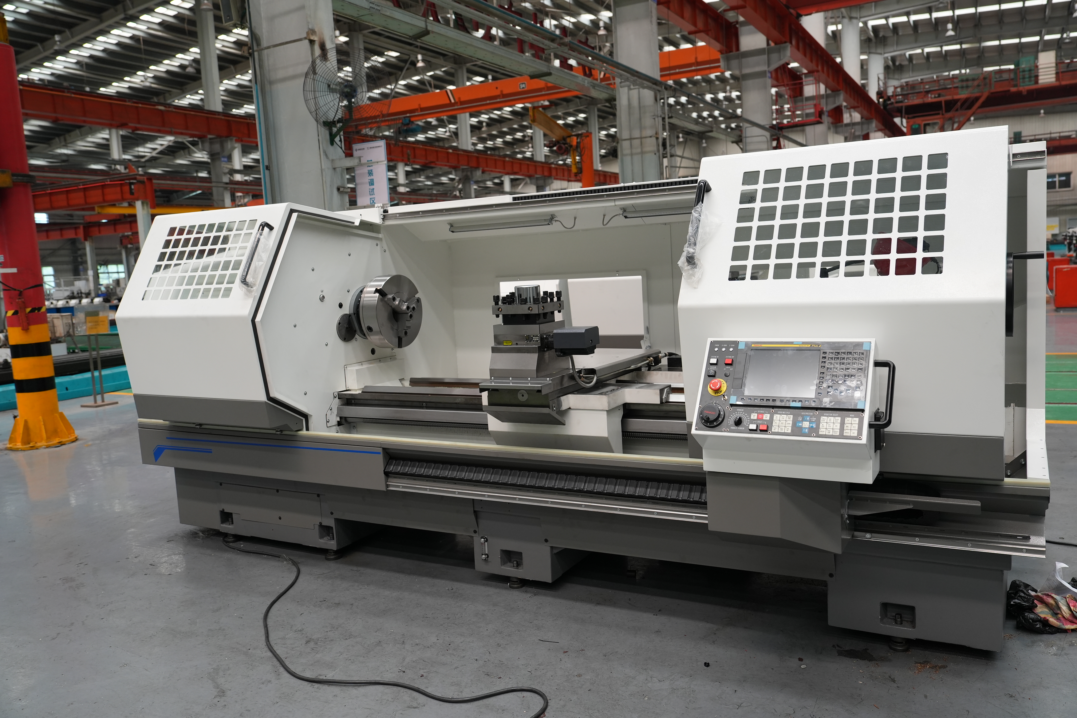 Máquina de torno CNC de cama plana horizontal de alta precisión CKA6180